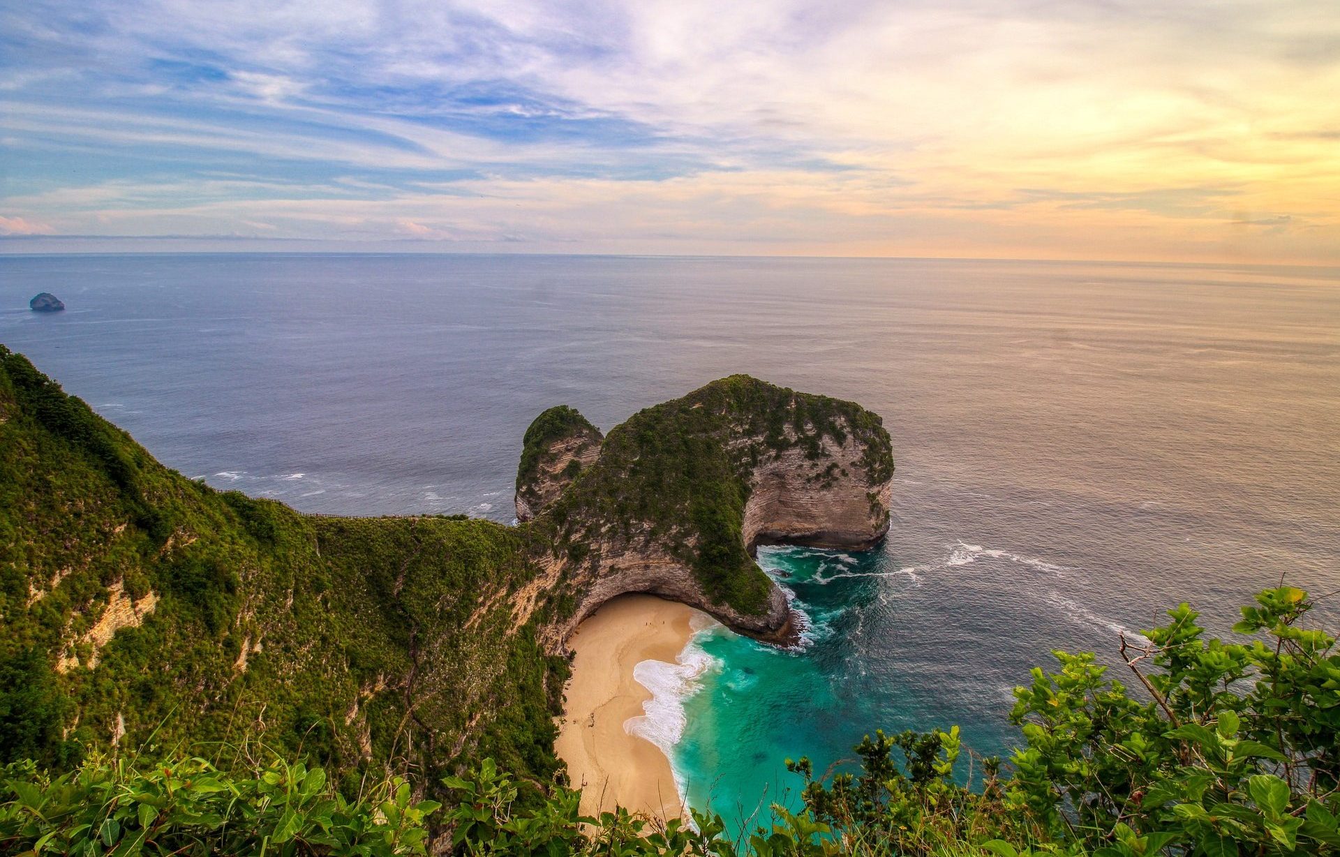 Bali Experience Tour-Kelingking Beach – The T-Rex Cliff